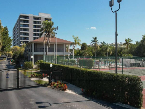 Sixth floor Condo with views of Northern Siesta Key and the Gulf